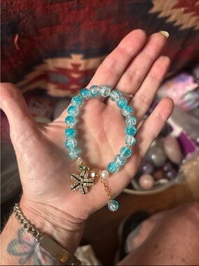Blue icy glass beads bracelet